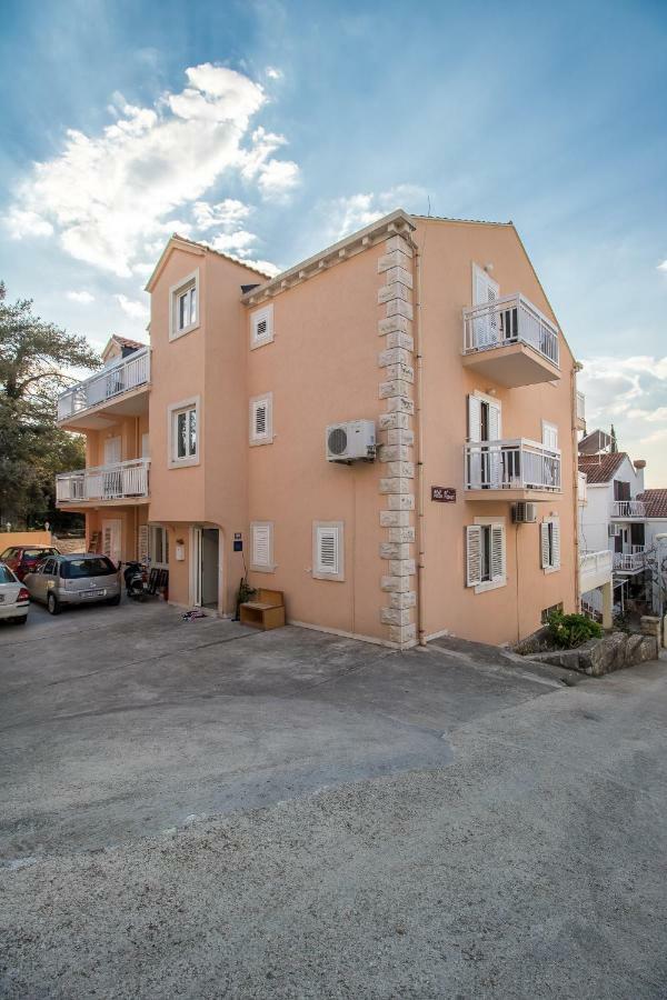 קאבטאט Villa Voinic 3 מראה חיצוני תמונה