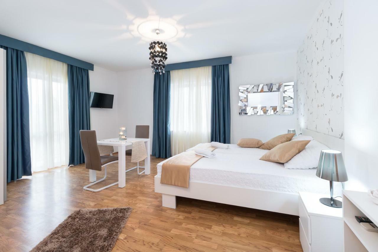 קאבטאט Villa Voinic 3 מראה חיצוני תמונה