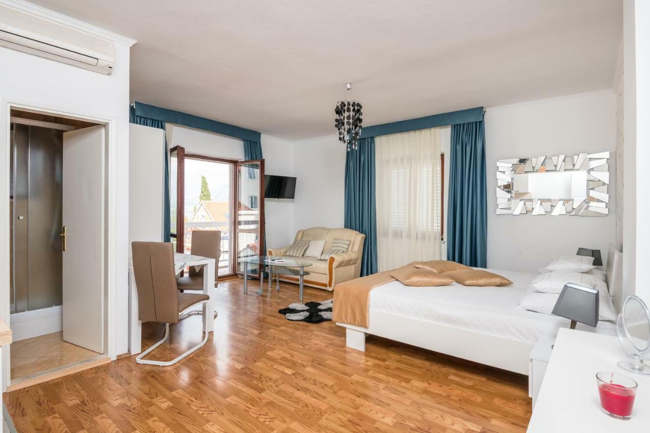 קאבטאט Villa Voinic 3 מראה חיצוני תמונה